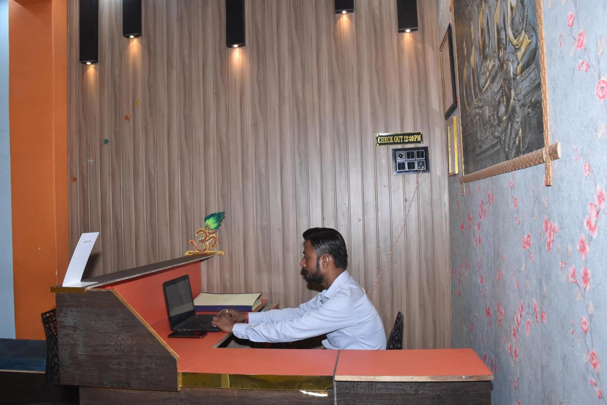 Veda'S Grand P.G Hotel Varanasi Exterior photo